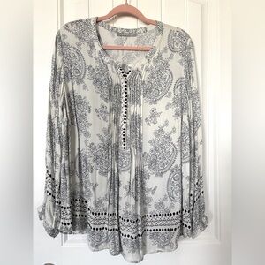 Daniel Rainn Off White Navy Blouse Size XL‎ Floral Pintuck Boho Lightweight